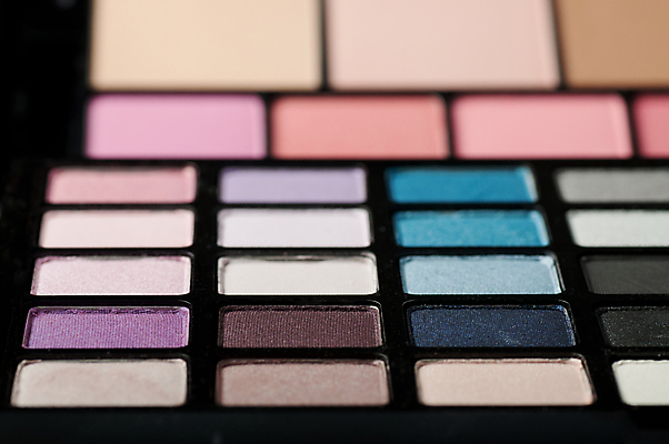 포토 JPG 해외이미지 직업 여자 얼굴 백그라운드 장신구 그림자 사람없음 빨간색 초록색 빛 세트 컬러풀 유행 검은색 페인트 화장품 팔레트 어플리케이션 가루 볼터치 수집 그림 만들기 아이섀도 조립 위생관리 많음 해외202004 해외포토 컬러 컨셉 모션 관리 사람 신체부위 화장 뷰티 파일형식 이미지허브