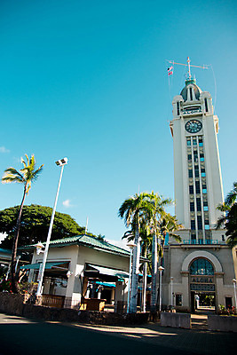 포토 JPG 해외이미지 바다 시계 섬 여행 가이드 자연 하늘 휴가 그림자 사람없음 야외 초록색 여름 빛 탑 미국 거래 시간 휴양지 하와이 봉 패키지 방문 하와이인 알로하 해외202004 해외포토 외국인 직업 건축물 계절 컬러 북아메리카 장소 인사 생태계 파일형식 이미지허브