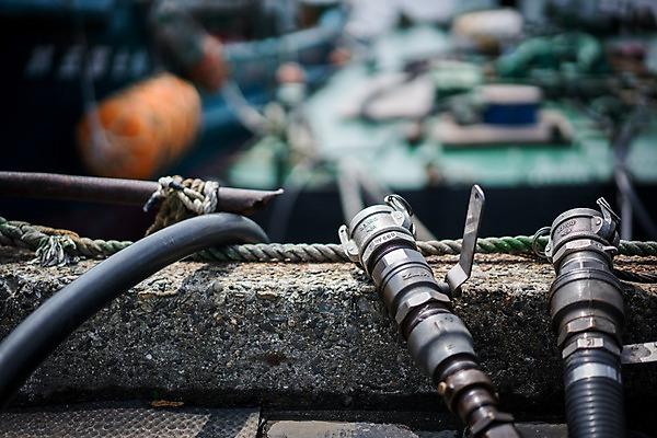 포토 JPG 주간 밧줄 사람없음 야외 아웃포커스 항구 호스 밸브 선박 국내포토 자연요소 줄 수상교통 교통시설 촬영기법 파일형식