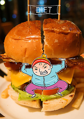 접시 여자 음식 다이어트 포토일러 한명 성인 운동 햄버거 비만 힘듦 이미지편집 AI파일 편집이미지 1 식기 컨셉 패스트푸드 건강 사람 몸매 파일형식 벡터