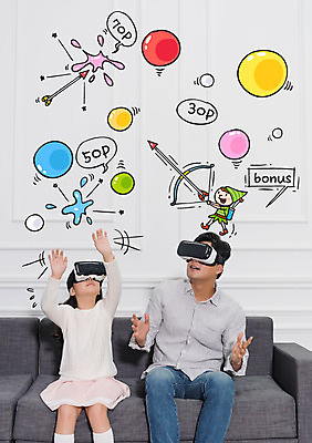 여자 남자 딸 어린이 말풍선 포토일러 화살 앉기 성인 두명 소파 한국인 아빠 스마트 풍선 3D안경 가상현실 VR기기 이미지편집 AI파일 편집이미지 안경 컨셉 의자 가족 모션 사람 동양인 기계 파일형식 벡터