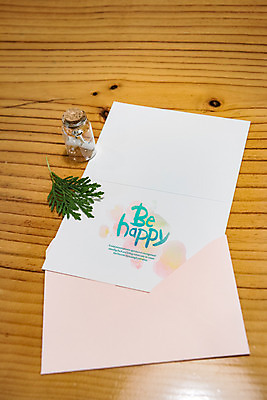 PSD 나무 편집이미지 캘리그라피 편지봉투 글자캘리그라피 사람없음 목재 편지 엽서 솔방울 솔잎 목업 이미지편집 식물 잎 재료 봉투 파일형식