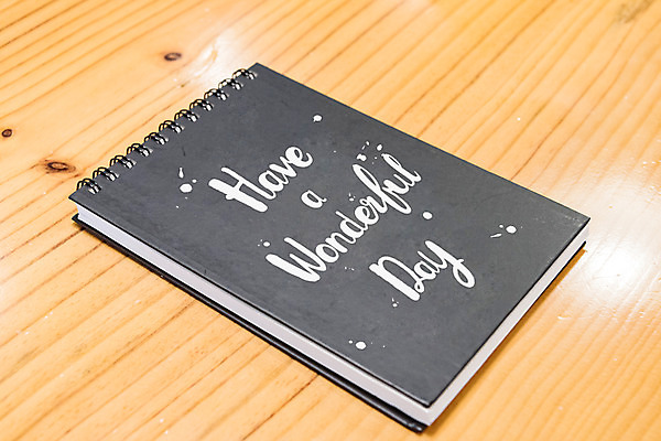 PSD 나무 편집이미지 캘리그라피 탁자 글자캘리그라피 사람없음 목재 공책 카페 목업 이미지편집 식물 가구 재료 문구용품 상점 파일형식