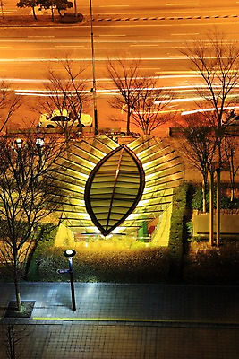 포토 JPG 도로 백그라운드 자동차 거리 풍경 사람없음 야외 조형물 야간 장노출 국내포토 자연요소 길 육상교통 교통시설 촬영기법 미술 파일형식