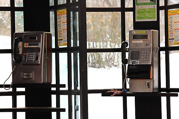 포토 JPG 주간 백그라운드 풍경 사람없음 야외 눈 공중전화 국내포토 자연요소 날씨 전화기 파일형식