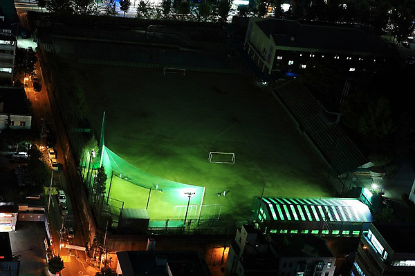 포토 JPG 백그라운드 학교 조명 풍경 사람없음 야외 운동장 야간 국내포토 자연요소 교육 스포츠시설 공간 파일형식