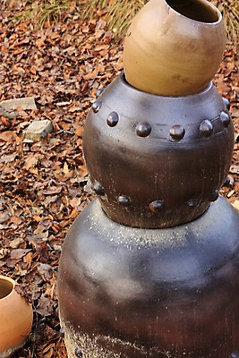 포토 JPG 주간 백그라운드 낙엽 풍경 사람없음 야외 항아리 도자기 국내포토 자연요소 잎 파일형식