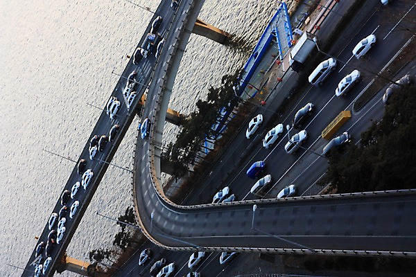 포토 JPG 주간 도로 자동차 한국 풍경 사람없음 야외 강 도시 한강 가교 국내포토 자연요소 건축물 아시아 길 육상교통 교통시설 서울 랜드마크 파일형식