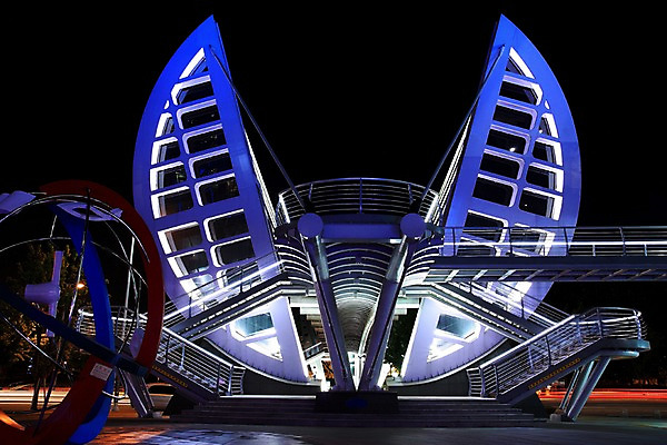 포토 JPG 야경 한국 사람없음 야외 조형물 도시 육교 가교 국내포토 건축물 아시아 미술 다리_건축물 야간 파일형식 풍경_경치