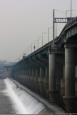포토 JPG 주간 한국 풍경 사람없음 야외 강 원근감 도시 한강 가교 국내포토 자연요소 건축물 아시아 뷰포인트 서울 랜드마크 파일형식