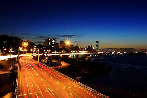 포토 JPG 구름 도로 야경 모션 하늘 한국 빌딩 사람없음 야외 일몰 도시 가교 국내포토 자연요소 건축물 아시아 길 교통시설 건물 노을 야간 파일형식 풍경_경치