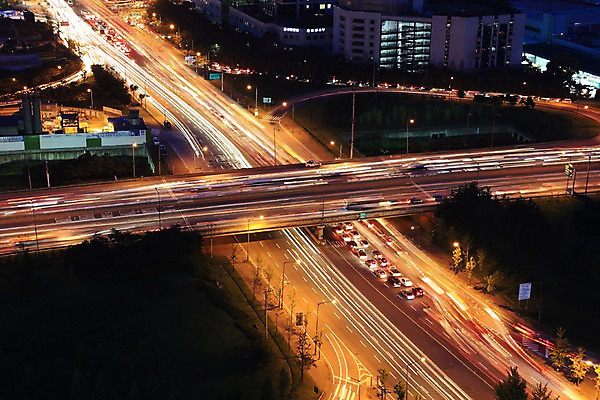 포토 JPG 도로 야경 모션 자동차 한국 빌딩 사람없음 야외 도시 고가도로 국내포토 아시아 길 육상교통 교통시설 건물 고속도로 야간 파일형식 풍경_경치