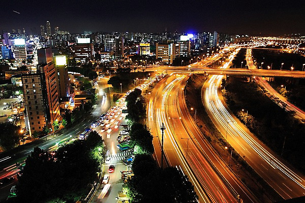 포토 JPG 도로 야경 자동차 한국 빌딩 사람없음 야외 도시 고가도로 도심 국내포토 아시아 길 육상교통 교통시설 건물 고속도로 야간 파일형식 풍경_경치