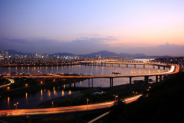 포토 JPG 구름 야경 하늘 산 한국 빌딩 사람없음 야외 강 일몰 도시 한강 가교 국내포토 자연요소 건축물 아시아 서울 건물 노을 야간 랜드마크 파일형식 풍경_경치