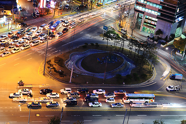 포토 JPG 도로 야경 자동차 한국 빌딩 사람없음 야외 도시 도심 국내포토 아시아 길 육상교통 교통시설 건물 야간 파일형식 풍경_경치