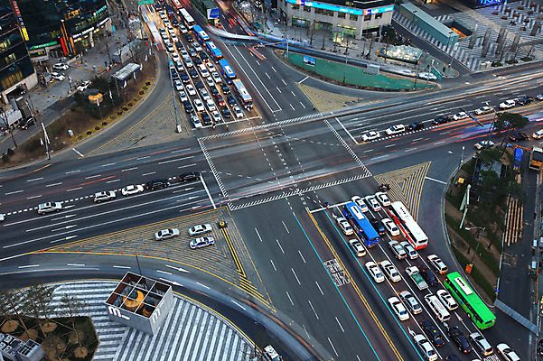 포토 JPG 주간 자동차 한국 풍경 빌딩 야외 도시 도심 교차로 국내포토 자연요소 아시아 길 육상교통 건물 파일형식