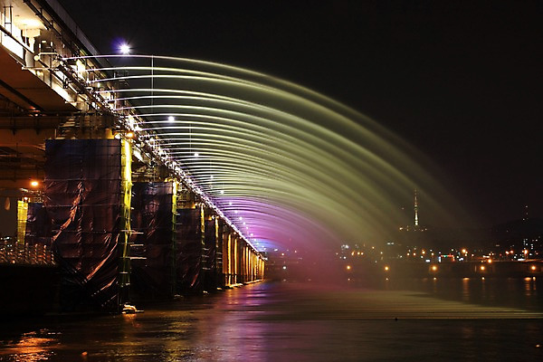 포토 JPG 야경 한국 사람없음 야외 강 도시 분수 한강 반포대교 가교 국내포토 건축물 아시아 서울 다리_건축물 야간 랜드마크 파일형식 풍경_경치