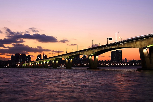 포토 JPG 구름 야경 하늘 한국 빌딩 사람없음 야외 강 일몰 도시 한강 가교 국내포토 자연요소 건축물 아시아 서울 건물 노을 야간 랜드마크 파일형식 풍경_경치