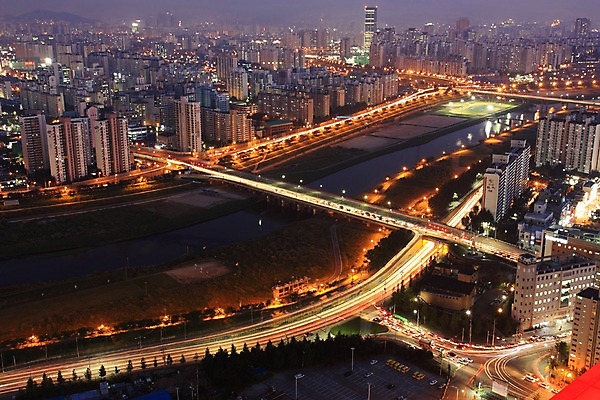 포토 JPG 야경 아파트 한국 빌딩 사람없음 야외 강 도시 도심 가교 국내포토 건축물 아시아 주택 건물 야간 파일형식 풍경_경치