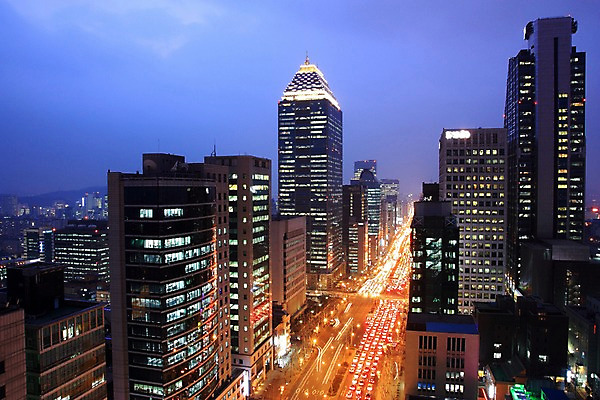 포토 JPG 도로 야경 자동차 하늘 한국 빌딩 사람없음 야외 도시 도심 러시아워 국내포토 아시아 길 육상교통 교통 교통시설 건물 야간 파일형식 풍경_경치