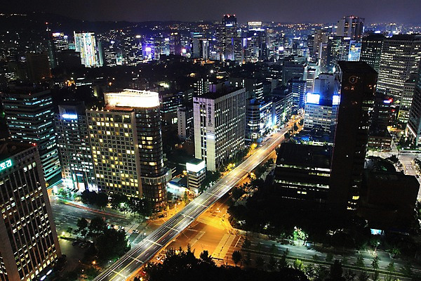 포토 JPG 도로 야경 한국 빌딩 사람없음 야외 도시 도심 국내포토 아시아 길 교통시설 건물 야간 파일형식 풍경_경치