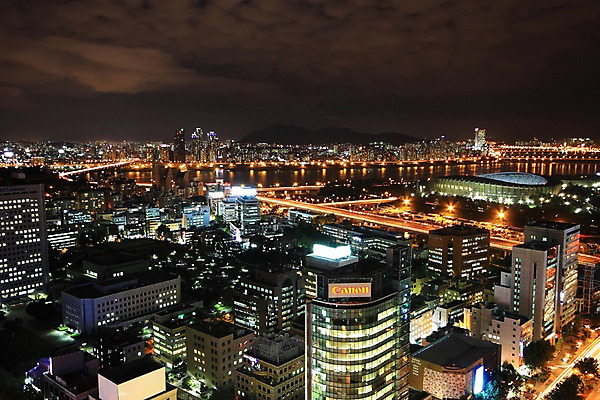 포토 JPG 구름 야경 하늘 한국 빌딩 사람없음 야외 강 도시 도심 한강 잠실야구장 국내포토 자연요소 아시아 서울 건물 야간 야구장 랜드마크 파일형식 풍경_경치