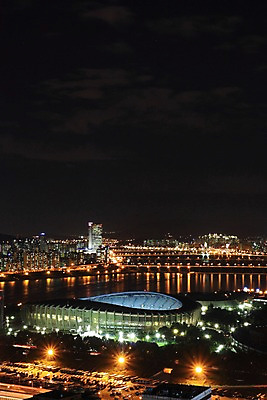 포토 JPG 구름 야경 하늘 한국 빌딩 사람없음 야외 강 도시 도심 한강 잠실야구장 국내포토 자연요소 아시아 서울 건물 야간 야구장 랜드마크 파일형식 풍경_경치