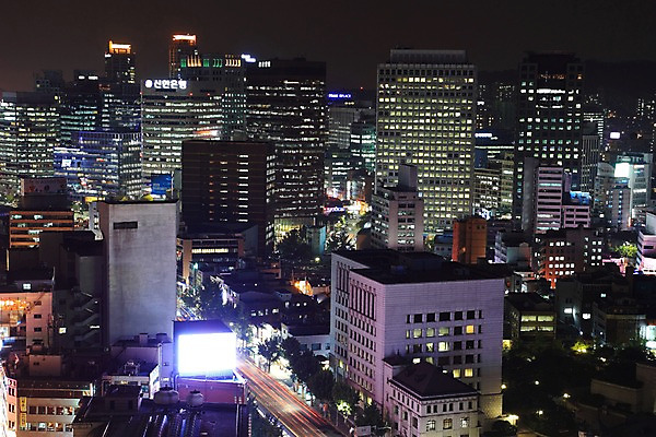 포토 JPG 도로 야경 한국 빌딩 사람없음 야외 도시 도심 국내포토 아시아 길 교통시설 건물 야간 파일형식 풍경_경치