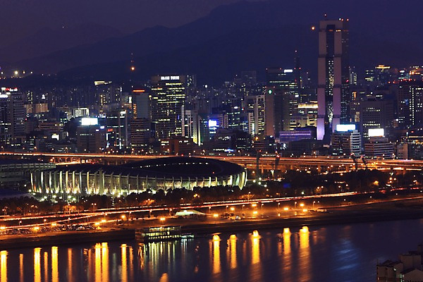 포토 JPG 야경 한국 빌딩 사람없음 야외 강 도시 도심 한강 잠실야구장 국내포토 아시아 서울 건물 야간 야구장 랜드마크 파일형식 풍경_경치