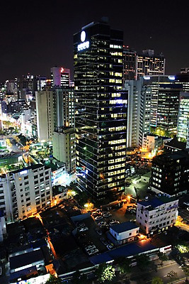 포토 JPG 야경 자동차 한국 빌딩 사람없음 야외 도시 도심 국내포토 아시아 육상교통 건물 야간 파일형식 풍경_경치