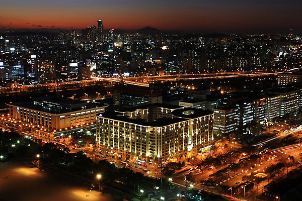 포토 JPG 야경 한국 빌딩 사람없음 야외 일몰 도시 도심 여의도 여의도공원 국내포토 공원 아시아 서울 건물 노을 야간 파일형식 풍경_경치