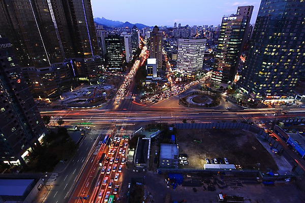 포토 JPG 야경 자동차 하늘 한국 빌딩 사람없음 야외 도시 도심 교차로 국내포토 아시아 길 육상교통 건물 야간 파일형식 풍경_경치