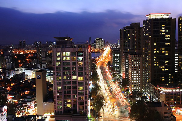 포토 JPG 구름 도로 야경 자동차 하늘 한국 빌딩 사람없음 야외 도시 도심 국내포토 자연요소 아시아 길 육상교통 교통시설 건물 야간 파일형식 풍경_경치