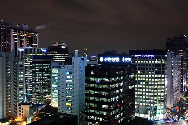 포토 JPG 구름 야경 하늘 한국 빌딩 사람없음 야외 고층빌딩 도시 도심 국내포토 자연요소 아시아 건물 야간 파일형식 풍경_경치