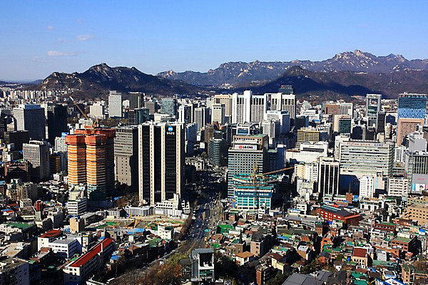 포토 JPG 주간 구름 도로 하늘 산 한국 풍경 빌딩 사람없음 야외 도시 도심 국내포토 자연요소 아시아 길 교통시설 건물 파일형식