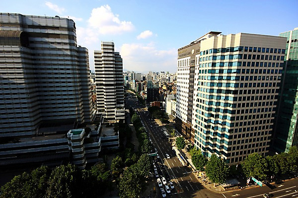 포토 JPG 주간 구름 자동차 하늘 한국 풍경 빌딩 사람없음 야외 도시 도심 교차로 국내포토 자연요소 아시아 길 육상교통 건물 파일형식