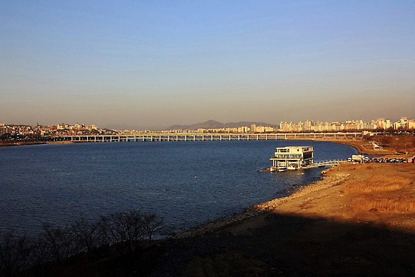 포토 JPG 주간 하늘 한국 풍경 빌딩 사람없음 야외 강 도시 한강 가교 국내포토 자연요소 건축물 아시아 서울 건물 랜드마크 파일형식