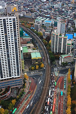 포토 JPG 주간 도로 자동차 한국 풍경 빌딩 사람없음 야외 도시 도심 국내포토 자연요소 아시아 길 육상교통 교통시설 건물 파일형식