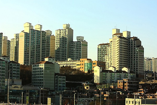 포토 JPG 주간 하늘 아파트 한국 풍경 빌딩 사람없음 야외 도시 도심 국내포토 자연요소 아시아 주택 건물 파일형식