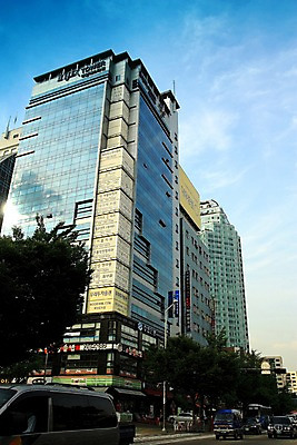 포토 JPG 주간 구름 도로 자동차 하늘 한국 풍경 빌딩 사람없음 야외 도시 도심 국내포토 자연요소 아시아 길 육상교통 교통시설 건물 파일형식