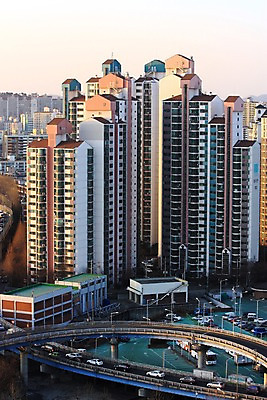 포토 JPG 주간 자동차 하늘 아파트 한국 풍경 빌딩 사람없음 야외 노을 도시 고가도로 도심 국내포토 자연요소 아시아 육상교통 주택 건물 고속도로 파일형식