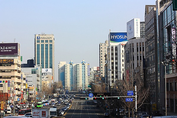 포토 JPG 주간 도로 자동차 하늘 한국 풍경 빌딩 사람없음 야외 도시 도심 국내포토 자연요소 아시아 길 육상교통 교통시설 건물 파일형식