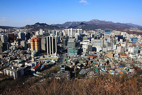 포토 JPG 주간 구름 도로 하늘 산 한국 풍경 빌딩 사람없음 야외 도시 도심 국내포토 자연요소 아시아 길 교통시설 건물 파일형식