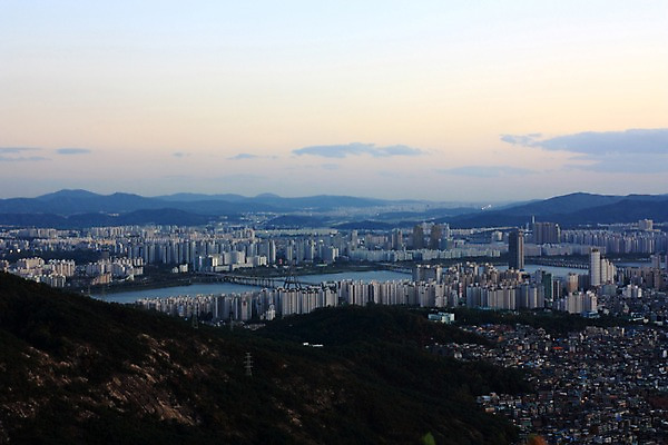 포토 JPG 주간 구름 하늘 산 한국 풍경 빌딩 사람없음 야외 강 노을 도시 도심 한강 가교 국내포토 자연요소 건축물 아시아 서울 건물 랜드마크 파일형식