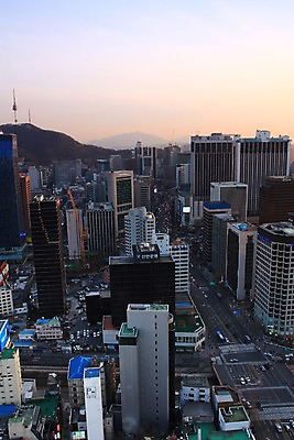 포토 JPG 주간 도로 자동차 산 한국 풍경 빌딩 사람없음 야외 노을 도시 도심 남산타워 국내포토 자연요소 아시아 길 육상교통 교통시설 건물 남산 파일형식