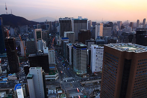 포토 JPG 주간 도로 자동차 산 한국 풍경 빌딩 사람없음 야외 노을 도심 국내포토 자연요소 아시아 길 육상교통 교통시설 건물 도시 파일형식