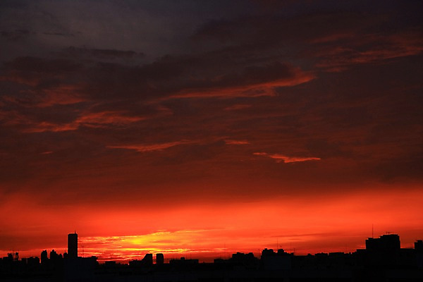 포토 JPG 구름 실루엣 자연현상 하늘 서울 풍경 빌딩 사람없음 야외 일몰 도시 야간 국내포토 자연요소 자연 한국 촬영기법 건물 노을 파일형식