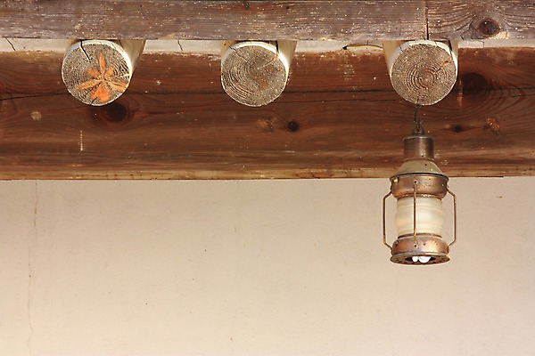 포토 JPG 주간 조명 주택 풍경 사람없음 야외 처마 목조주택 실외등 외등 국내포토 자연요소 건물 파일형식