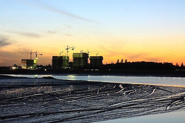 포토 JPG 주간 구름 건축 자연현상 하늘 풍경 빌딩 해변 사람없음 야외 일몰 타워크레인 경기도 소래포구 국내포토 자연요소 바다 자연 한국 건물 노을 항구 기중기 인천 파일형식