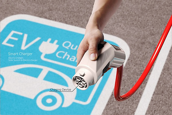 주간 PSD 편집 편집이미지 손 야외 신체부위 3D 그린에너지 플러그 전기에너지 디지털합성 합성 주차장 충전 전기충전 편집3D 자연요소 사람 에너지 파일형식